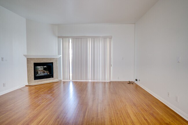 Foto del edificio - 1731 Corinth Ave