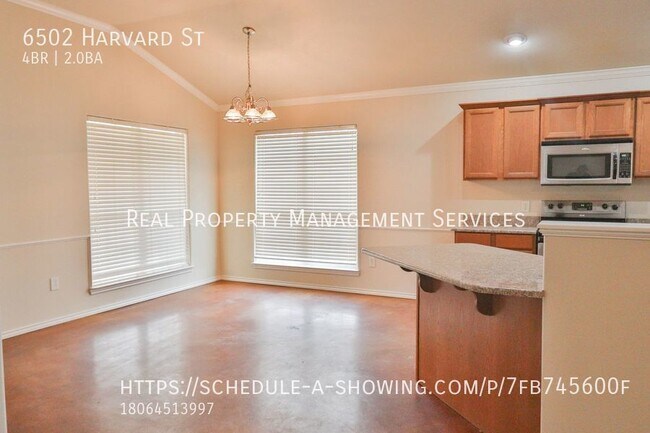 Building Photo - Gorgeous, pet friendly home on a half acre...