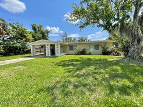 Building Photo - 304 3rd St