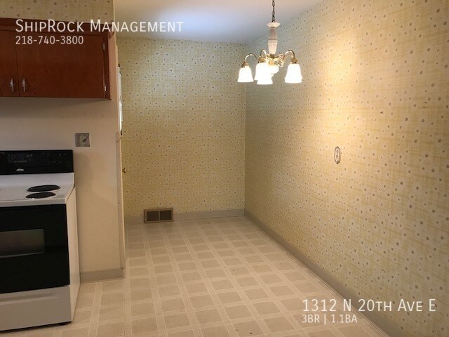 Foto del edificio - 1312 N 20th Ave E