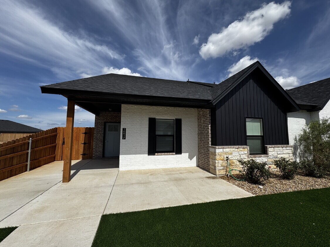 Foto principal - Luxury Townhome in Abbey Glen Community!