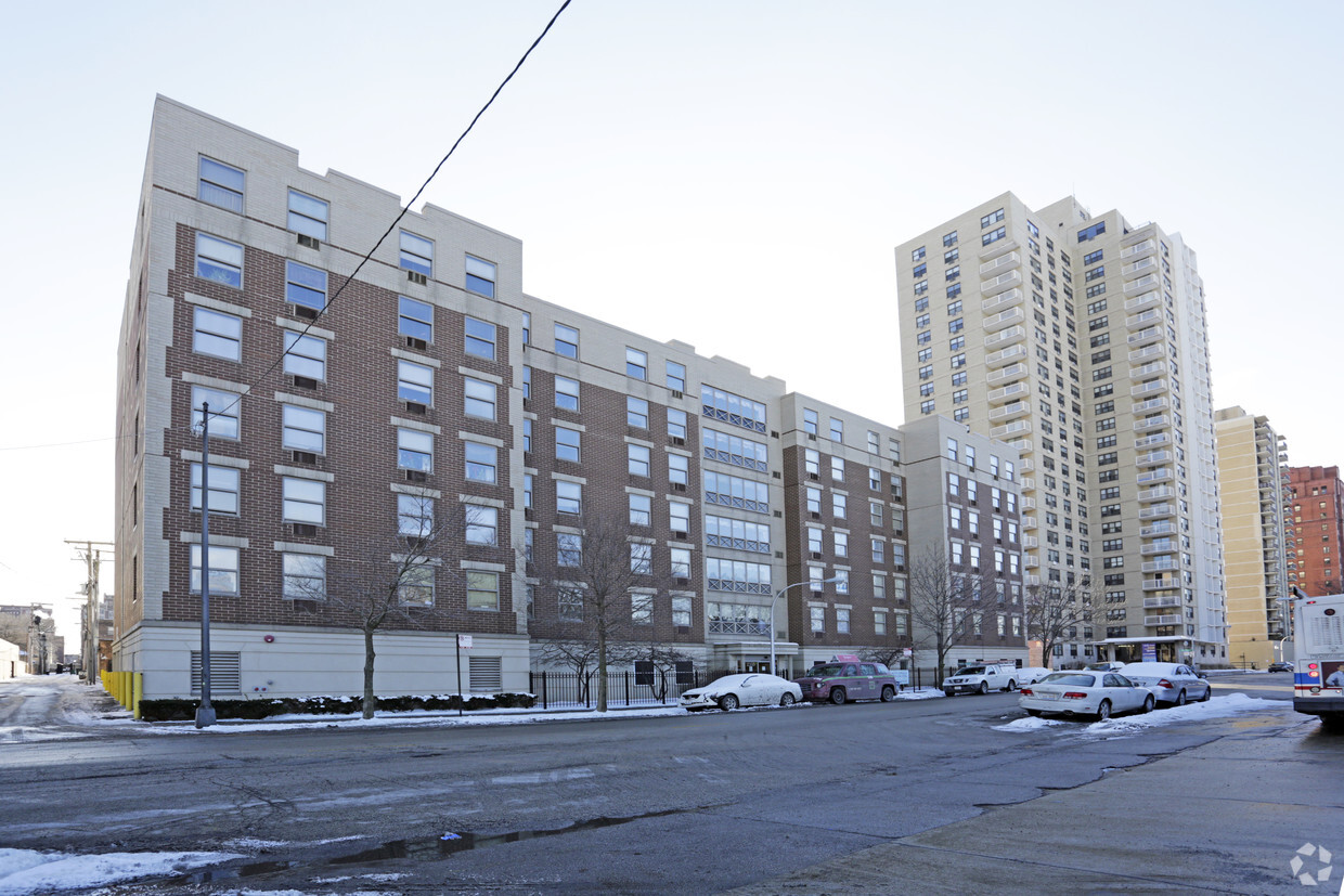 Foto principal - Senior Suites of South Shore