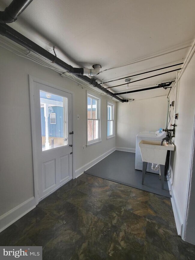 Building Photo - 4004 Sykesville Rd