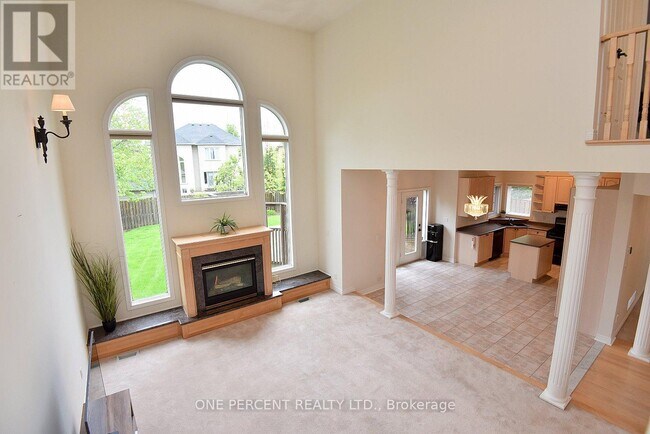 Building Photo - 4323 Clubview Dr