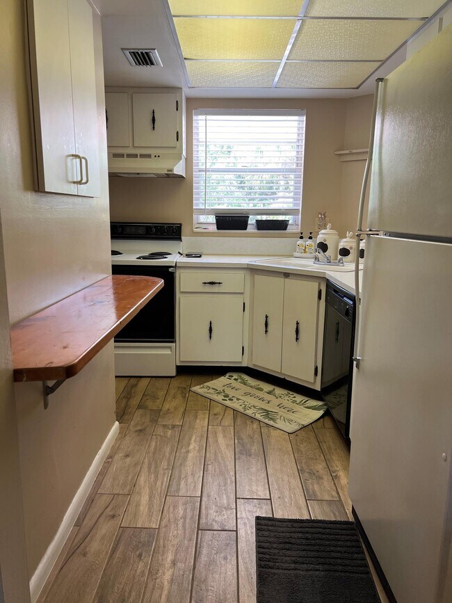 Building Photo - 18081 SE Country Club Dr