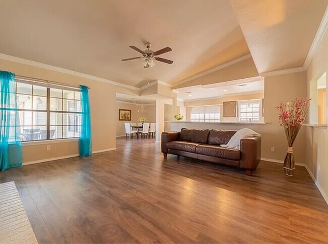 Foto del edificio - 4241 Ireland St