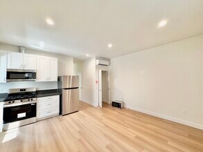 Building Photo - 1135 S Doheny Dr