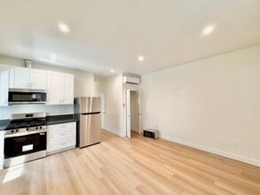 Building Photo - 1135 S Doheny Dr