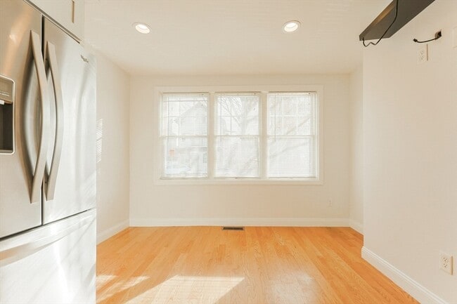 Building Photo - 375 Dorchester St