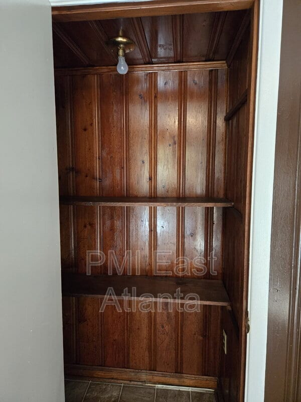 Primary Photo - 2332 Carey Dr SE