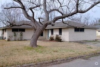 Building Photo - 1725 Drost St