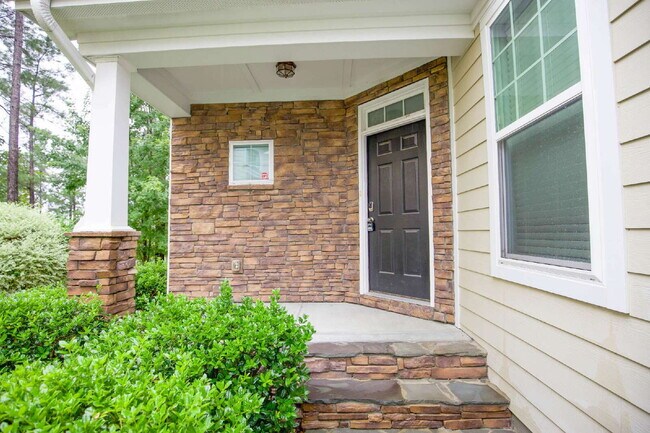 Building Photo - Charming 3 bed, 2.5 bath home with bonus t...