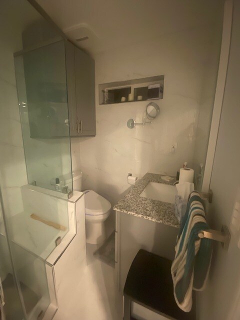 Foto del edificio - 230 Sharon Rd