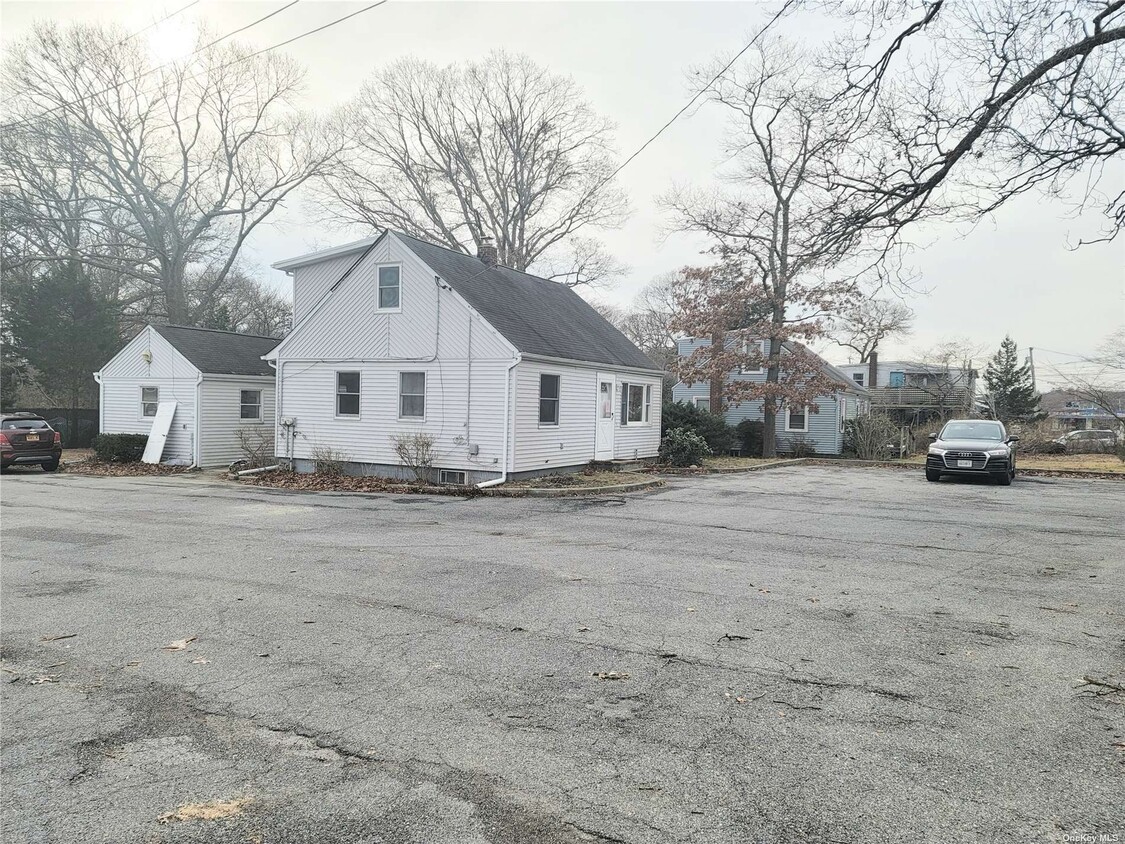 1042 Portion Rd, Ronkonkoma, NY 11779 House Rental in Ronkonkoma, NY