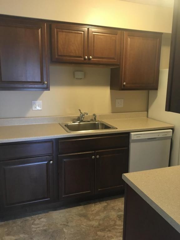 Building Photo - 7970 Mentor Avenue Unit J4