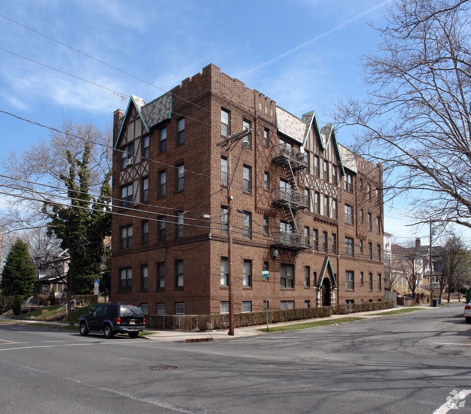 Building Photo - 105 W 39th St