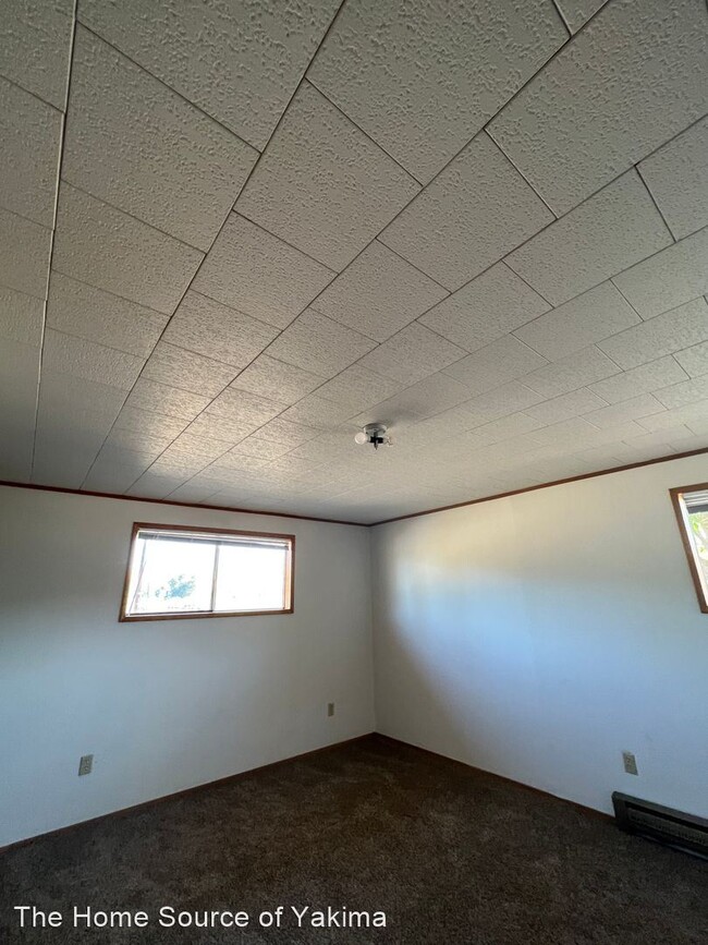 Building Photo - 3 br, 1 bath House - 1640 N Camas Road