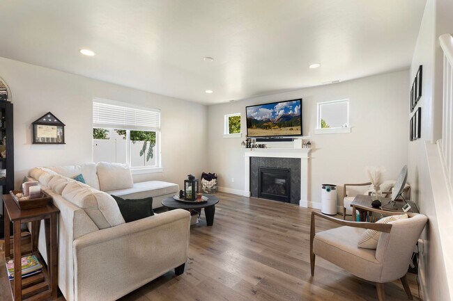 Foto del edificio - Spacious Two-Story Retreat in South Boise