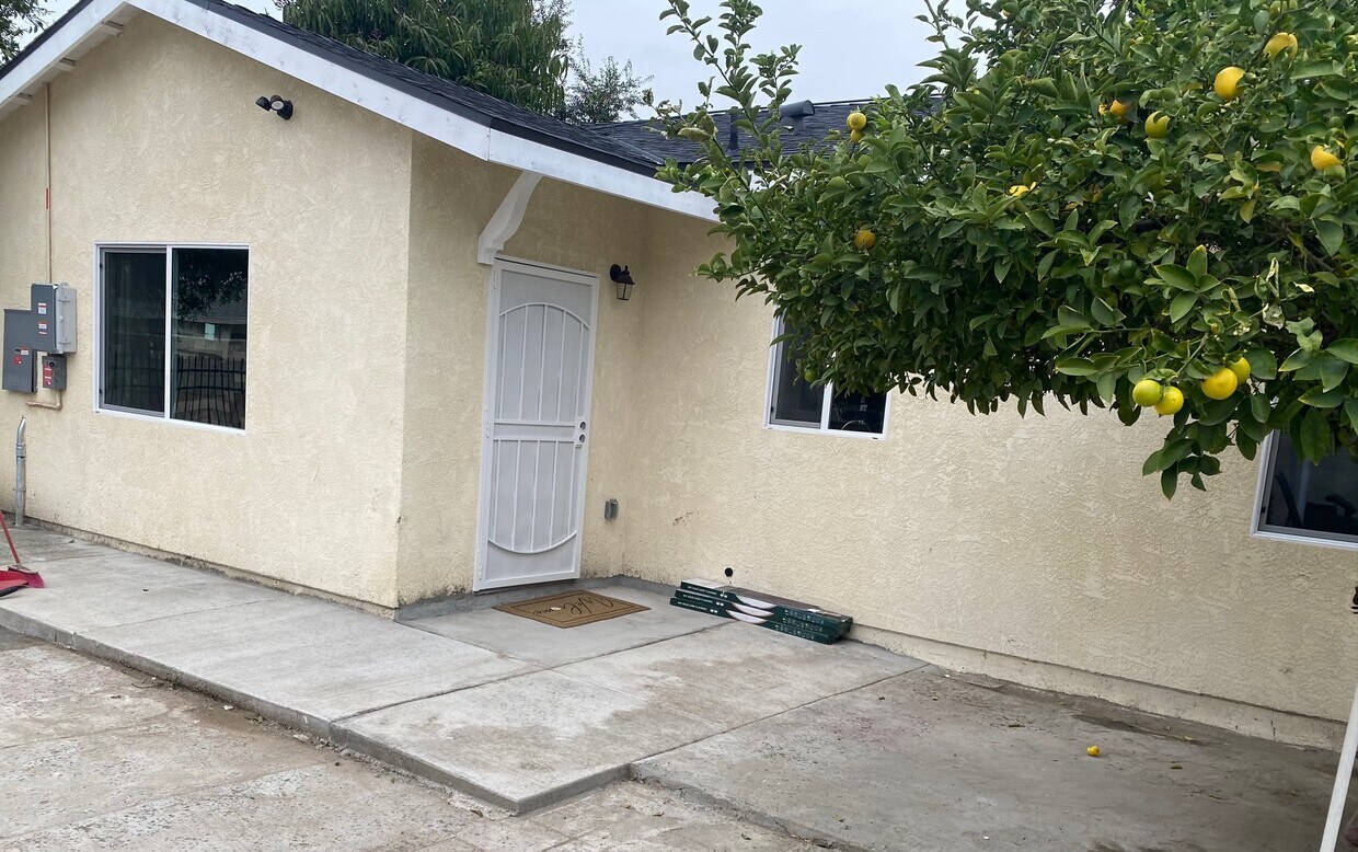 Foto principal - 14701 Los Angeles St