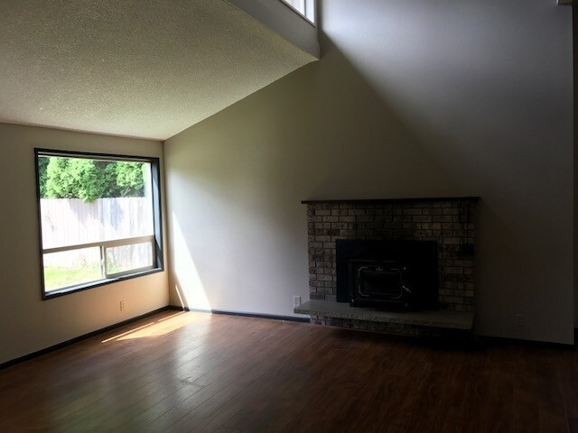 Building Photo - YE2423-2425