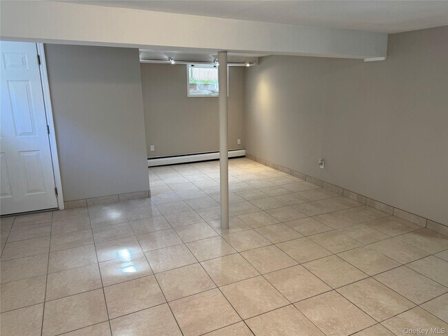 Foto del edificio - 56-25 136th St
