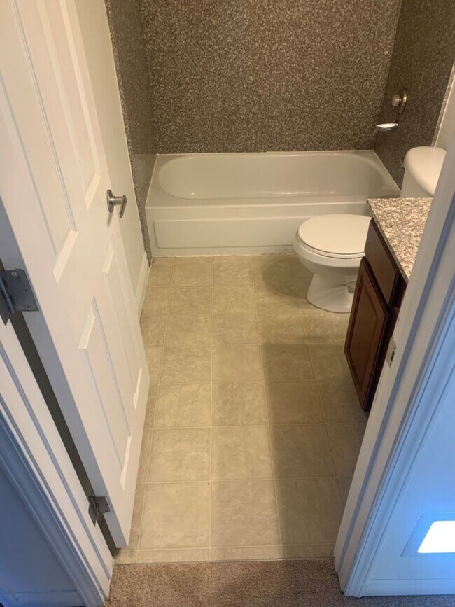 Foto del edificio - 2 bed 1 bath condo for rent -$1300