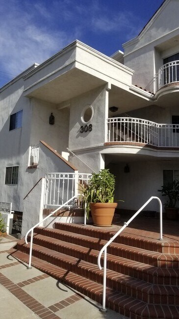 Foto del edificio - 308 N Kenwood St