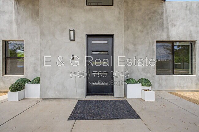 Building Photo - 2312 E Curnow Dr