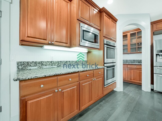 Foto del edificio - 4 bedroom, 2.5 Bathroom, 3 car garage Craftsman style home in Bellevue, WA