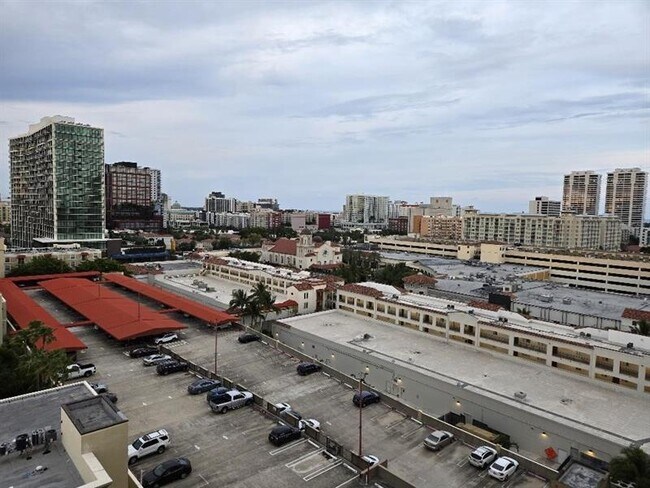 Foto del edificio - 651 Okeechobee Blvd
