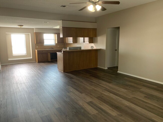 Foto del edificio - Rare Find!! 3 Bedroom, 2 Bath Home in Lore...