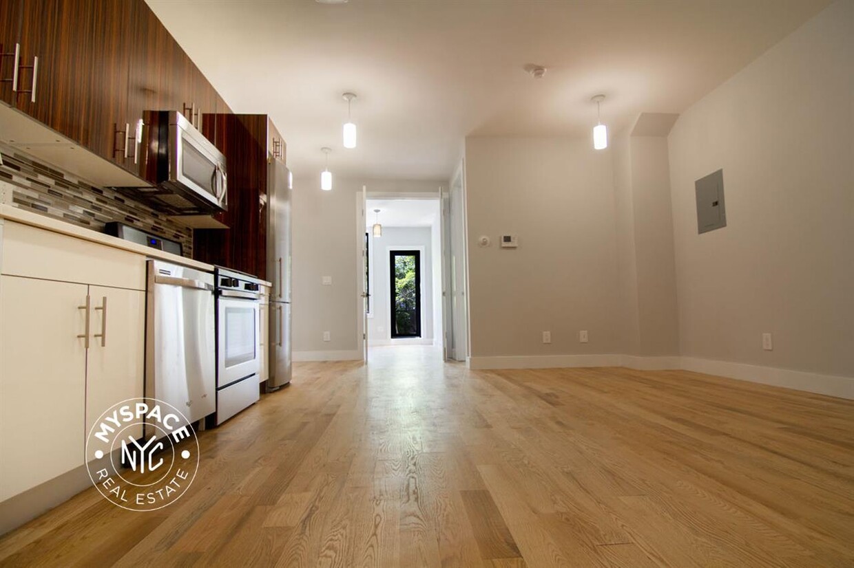 Primary Photo - 1044 Putnam Ave