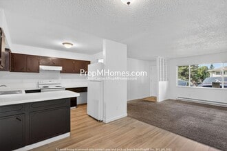 Building Photo - 1131 NE 162nd Ave