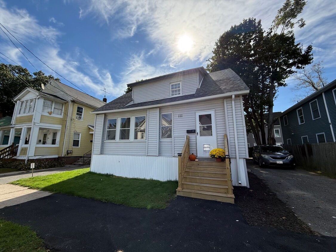 Renovated 4-bedroom 2 full bath, SINGLE FAMILY HOME!!! - Renovated 4-bedroom 2 full bath, SINGLE FAMILY HOME!!!