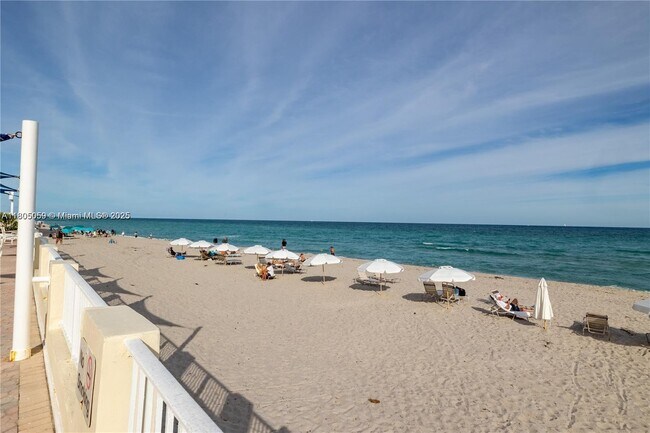 Foto del edificio - 3180 S Ocean Dr