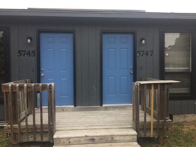 Building Photo - 5741 Aftonshire Dr
