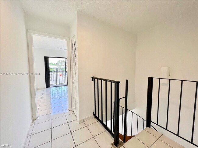 Building Photo - 2 br, 2.5 bath House - 3234 W Trade Ave # I4