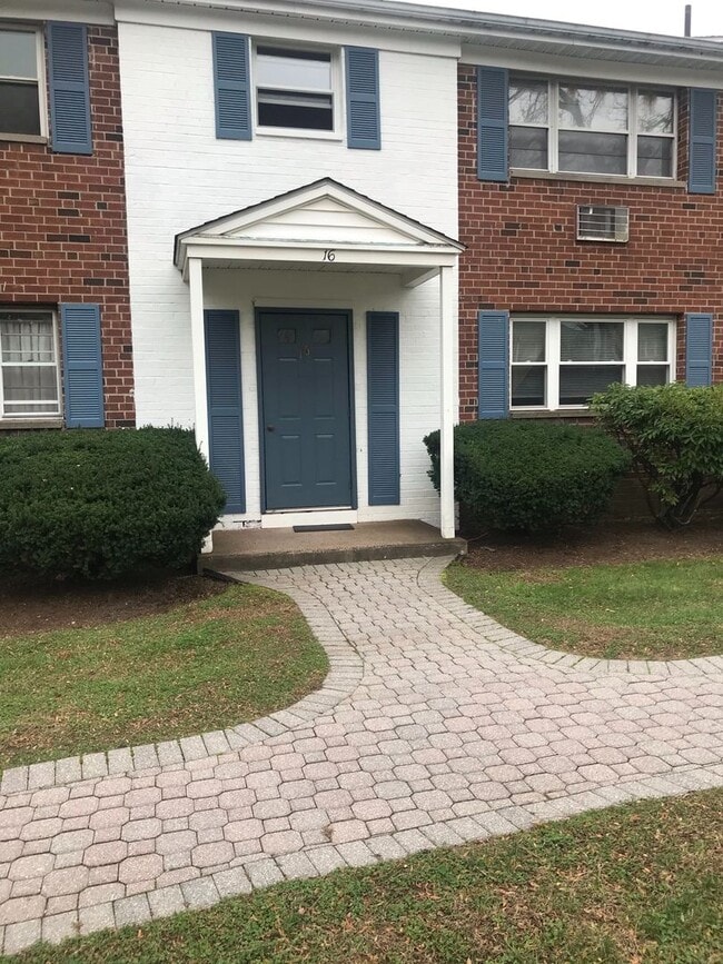 Building Photo - 16 Colonial Dr