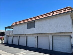 Building Photo - 913 Willow Tree Dr