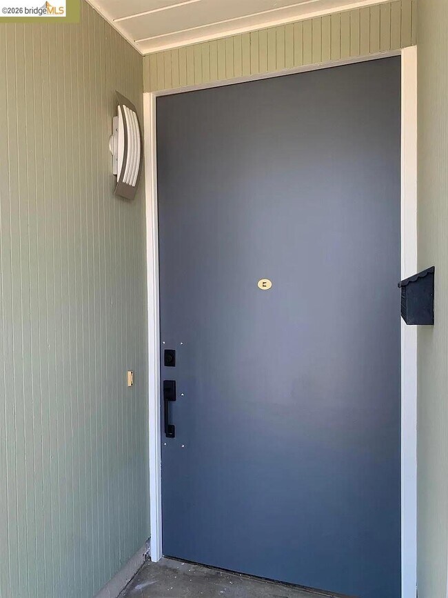 Building Photo - 5559 Greenridge Rd