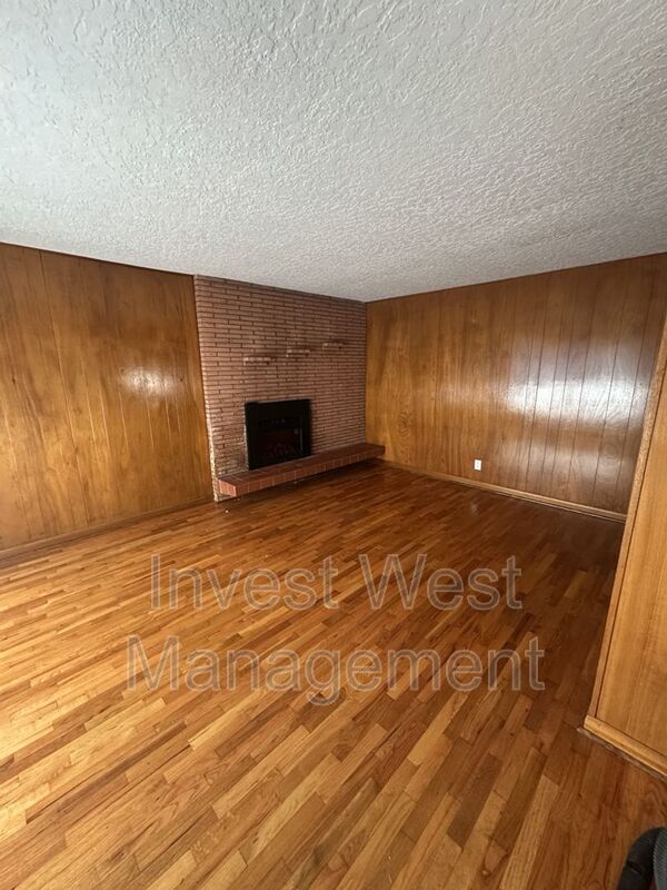 Building Photo - 4706 Sheridan Dr