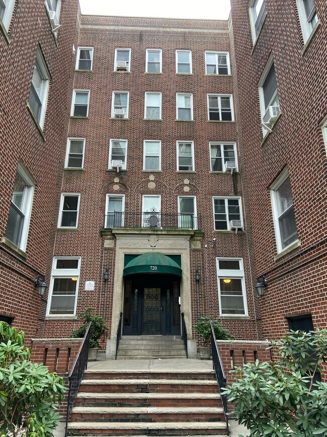 Building Photo - 720 W 173rd St