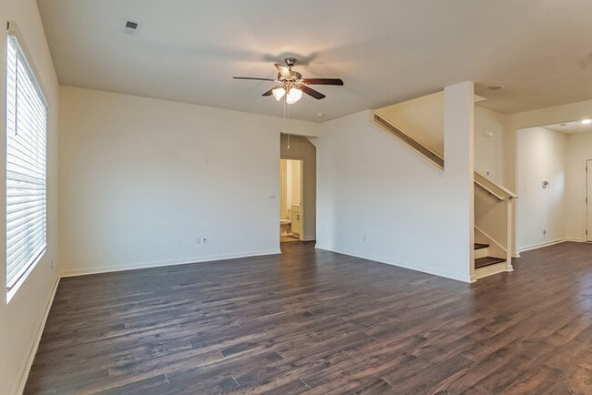 Building Photo - 5584 Timber Leaf Lp