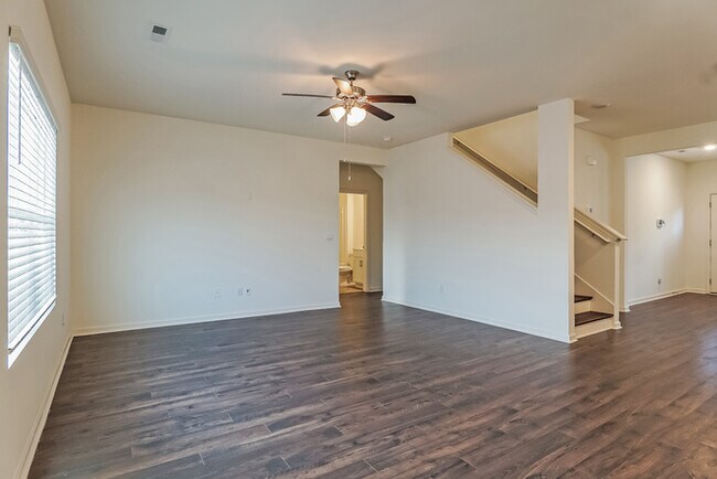 Foto del edificio - 5584 Timber Leaf Lp