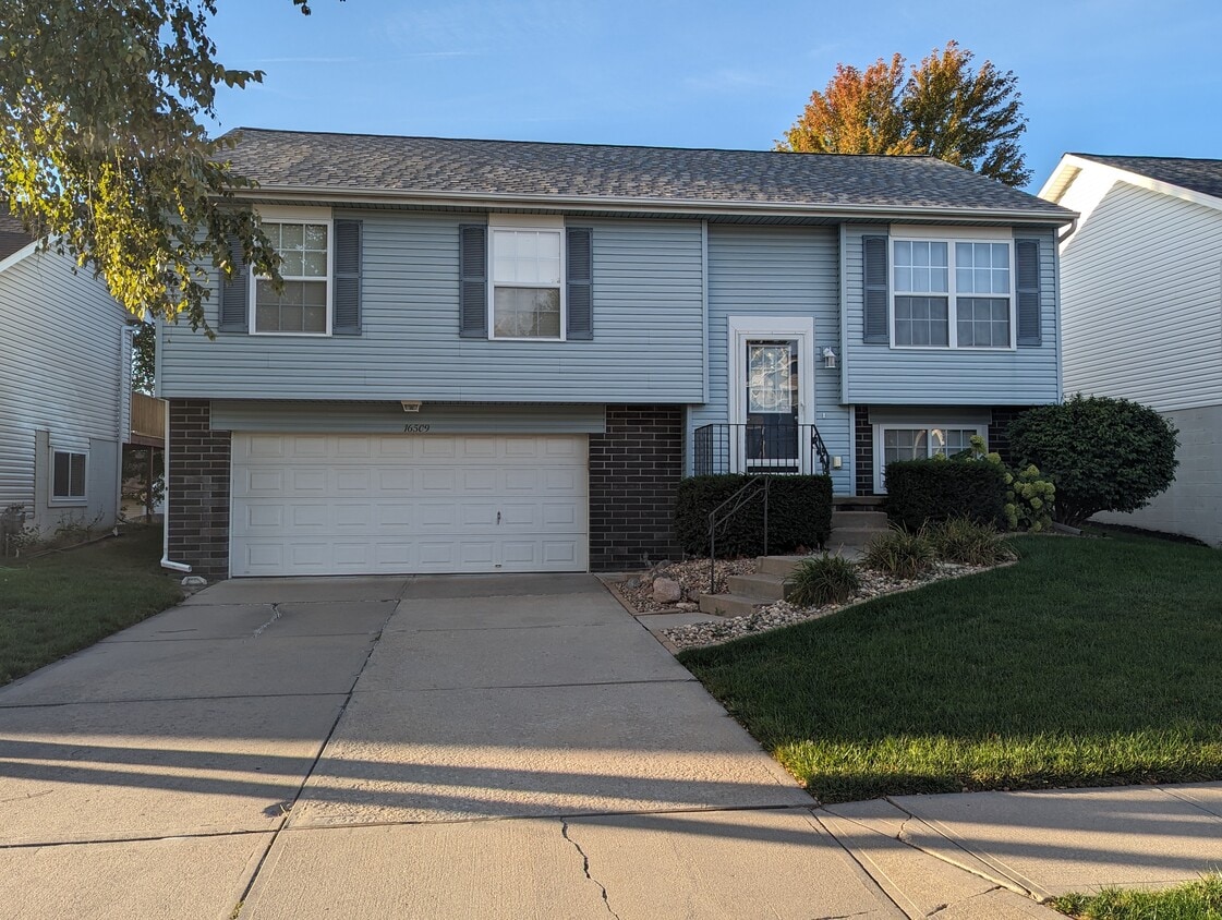 16509 Grant St, Omaha, NE 68116 House Rental in Omaha, NE