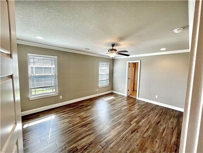 Foto del edificio - 3704 S W Capstone Ave