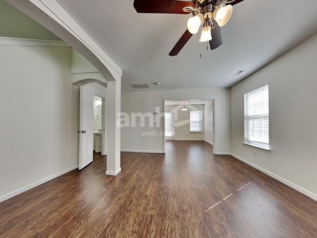 Building Photo - 500 Pawley Dr