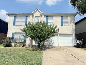 Building Photo - 1002 Acanthus St