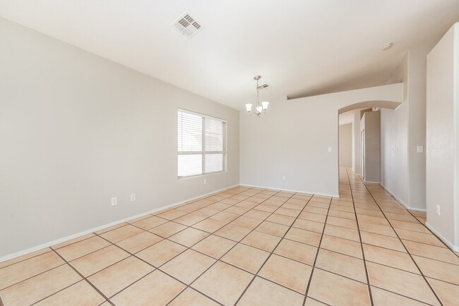 Foto del edificio - 5216 Backwoodsman Ave