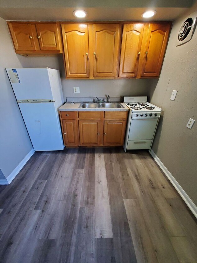 Foto principal - 2448 W Kilbourn Ave